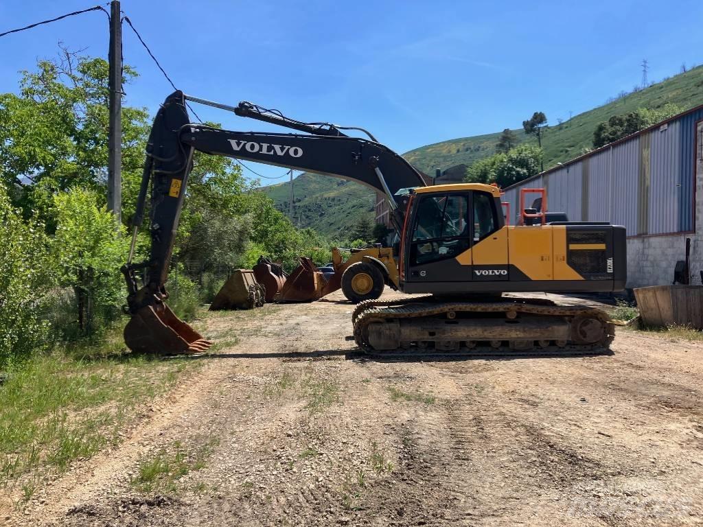 Volvo EC 220 E حفارات زحافة