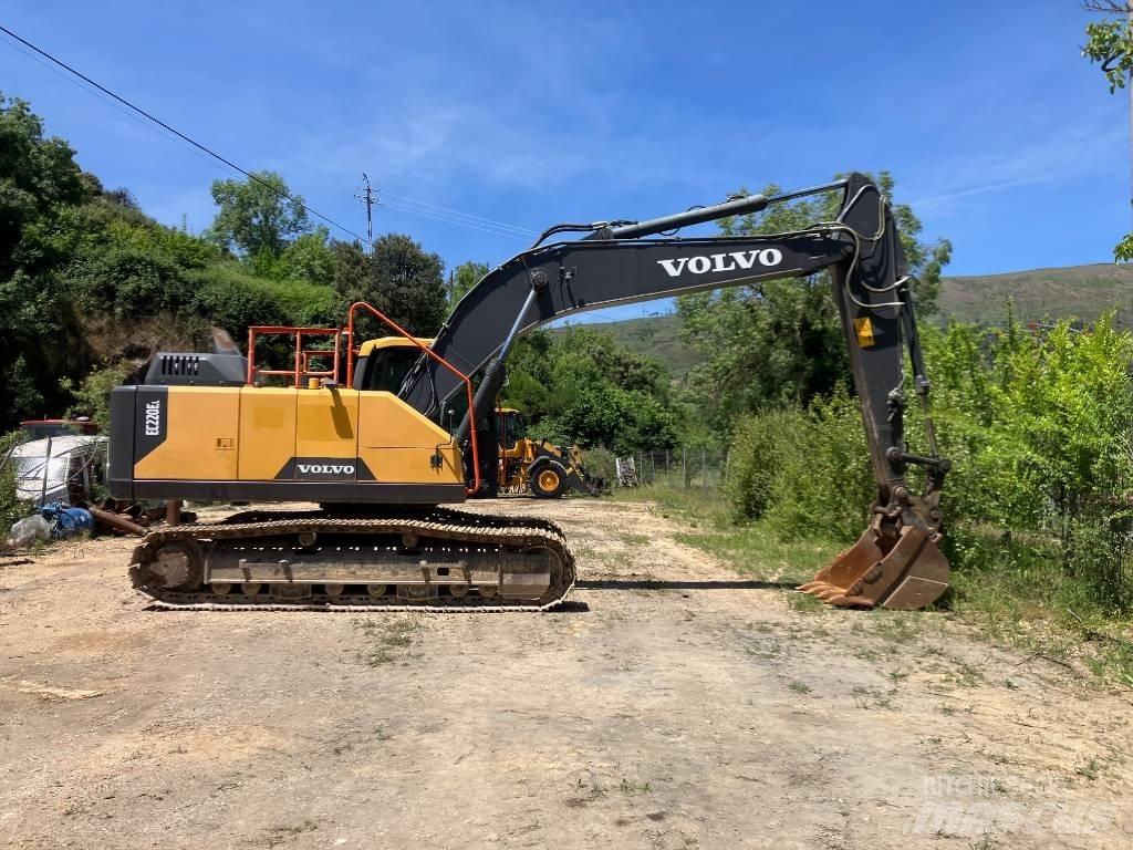 Volvo EC 220 E حفارات زحافة