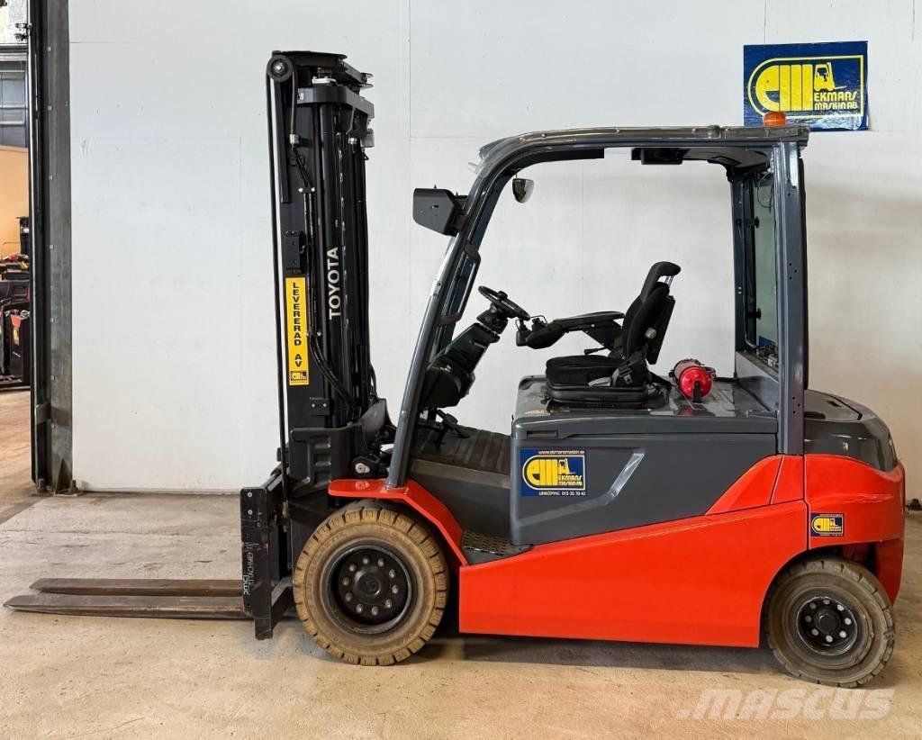 Toyota truck 8FBMT45 شاحنات ذات رافعات شوكية تعمل بالكهرباء