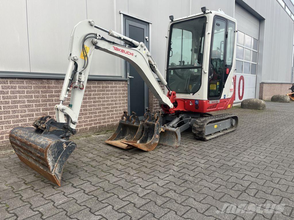 Takeuchi TB216 حفارات صغيرة أقل من 7 طن (حفارات صغيرة)