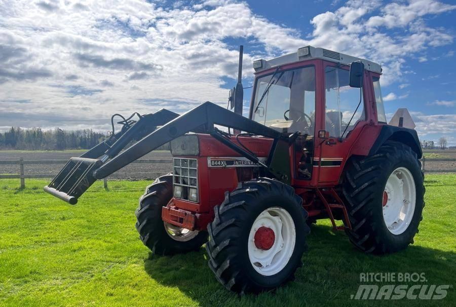 Case IH 844 XL الجرارات