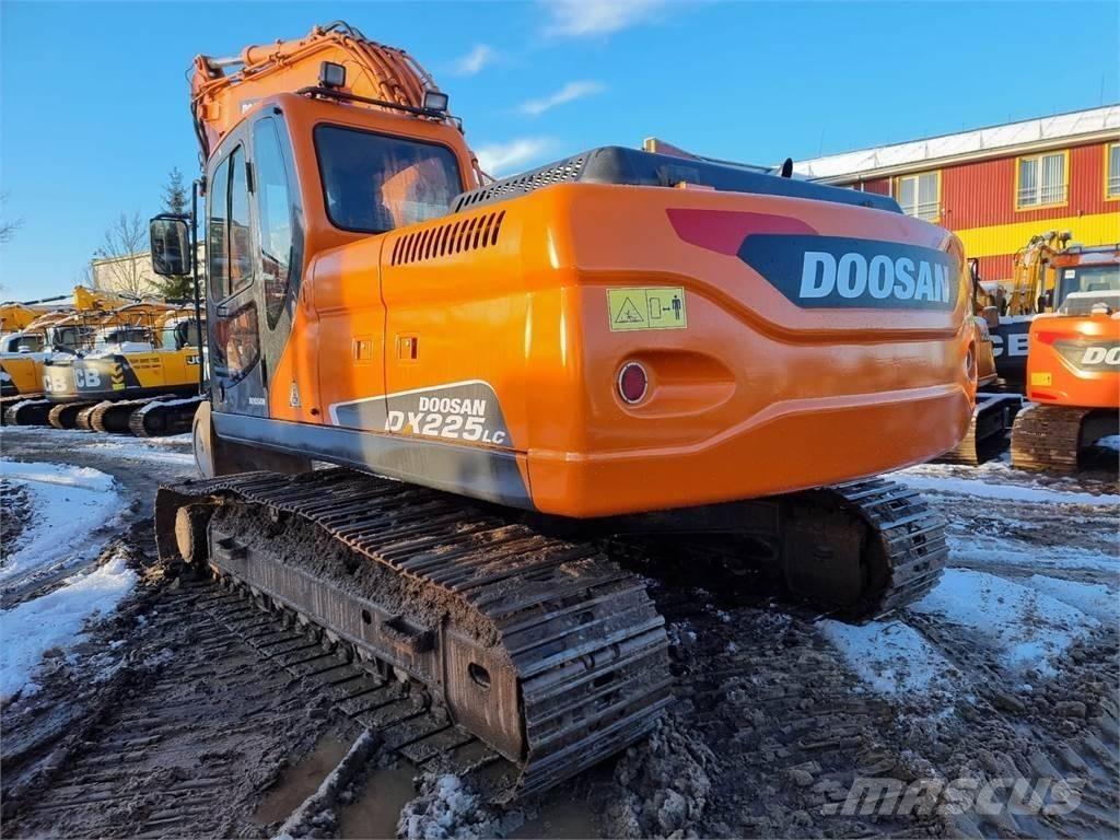 Doosan DX 225 LC حفارات زحافة