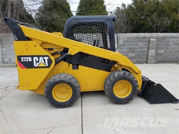 CAT 272 D لوادر انزلاقية التوجيه