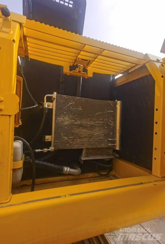 Komatsu pc220-8 حفارات زحافة