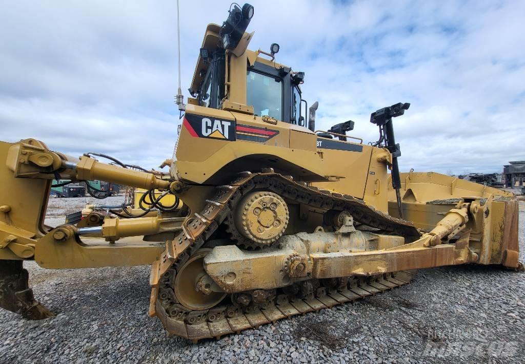 CAT D 8 T بلدوزرات مجنزرة