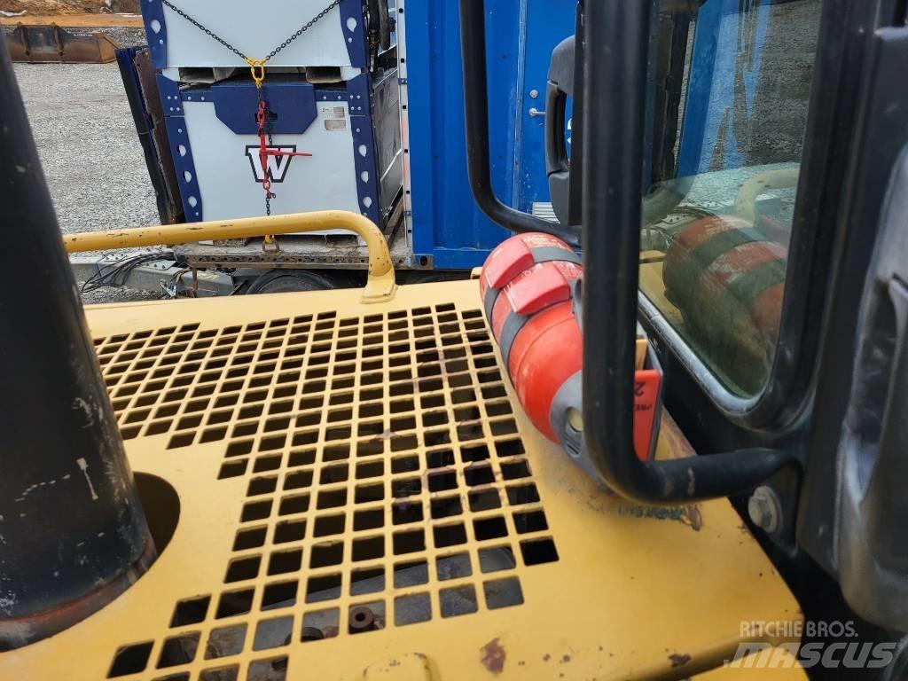 CAT D 8 T بلدوزرات مجنزرة