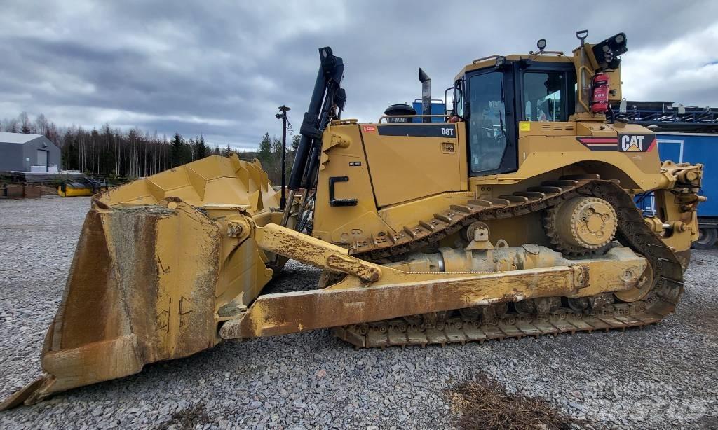 CAT D 8 T بلدوزرات مجنزرة