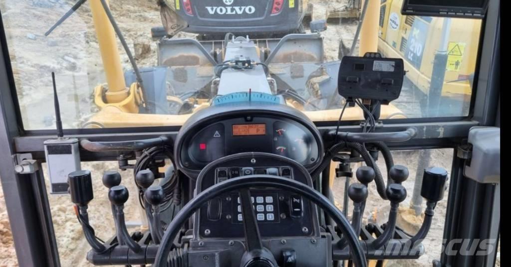 Volvo G946 معدات تمهيد الطرق