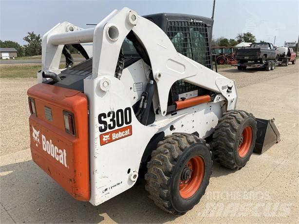 Bobcat S 300 لوادر انزلاقية التوجيه