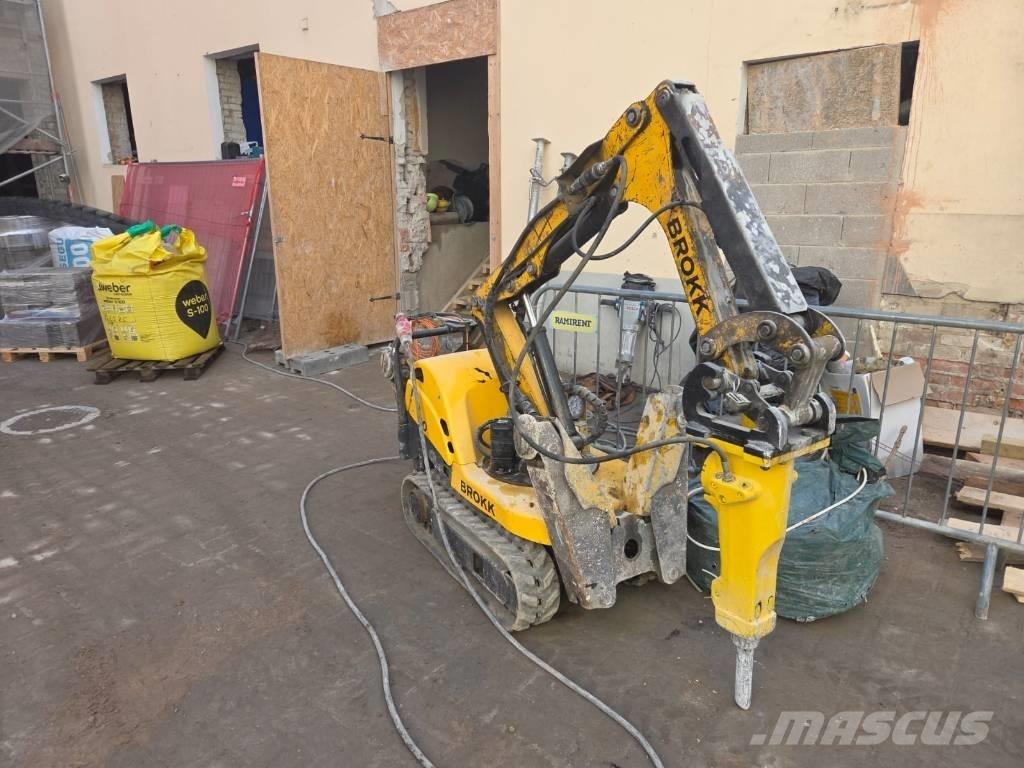 Brokk 90 حفارات هدم