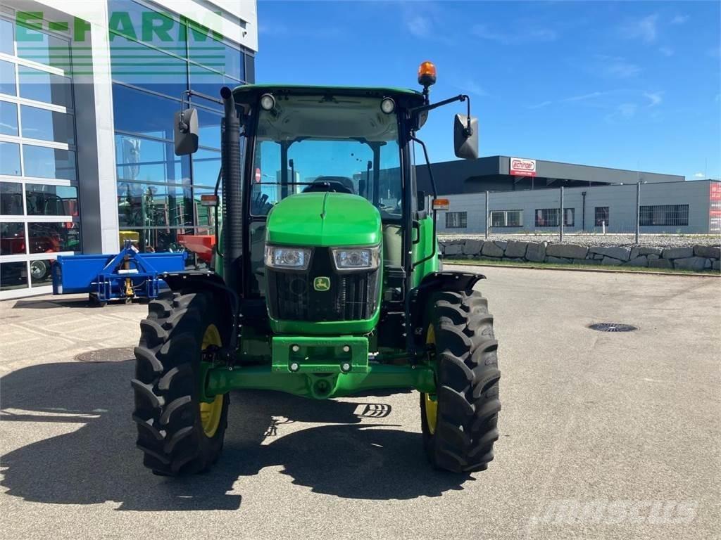 John Deere 5067E الجرارات