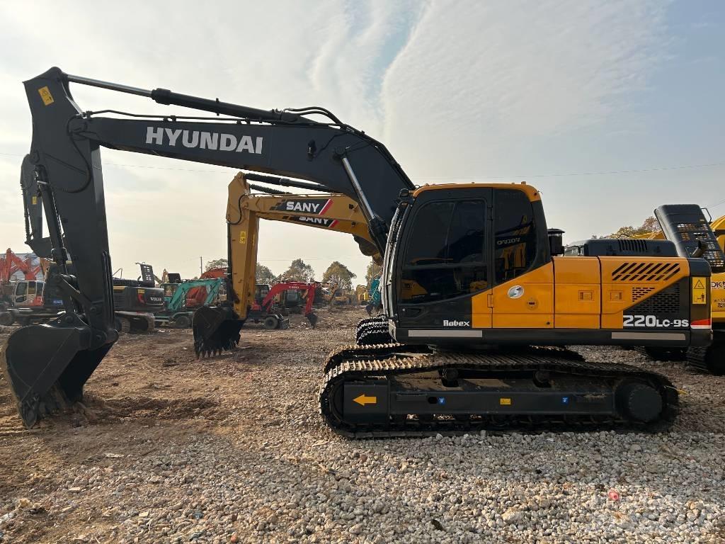 Hyundai R220LC-9S حفارات زحافة