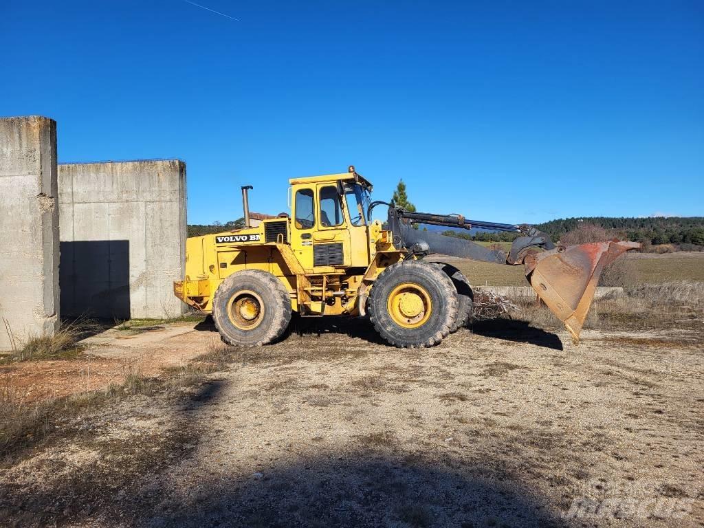 Volvo BM L90 لوادر صغيرة