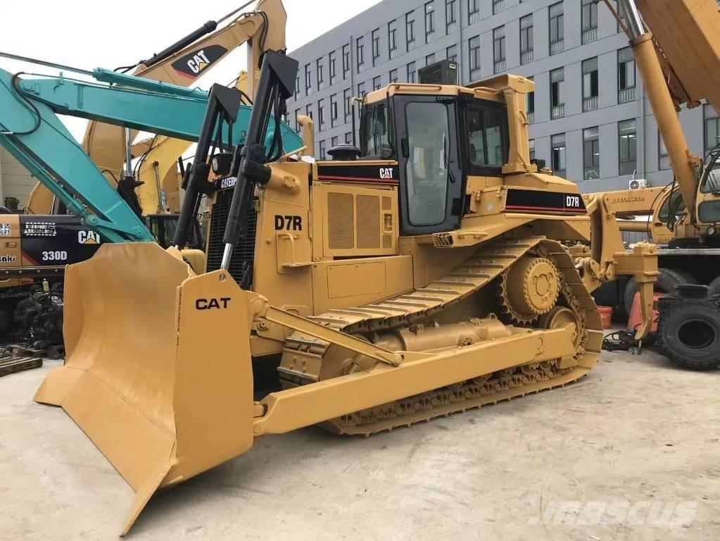 CAT D 7 R بلدوزرات مجنزرة