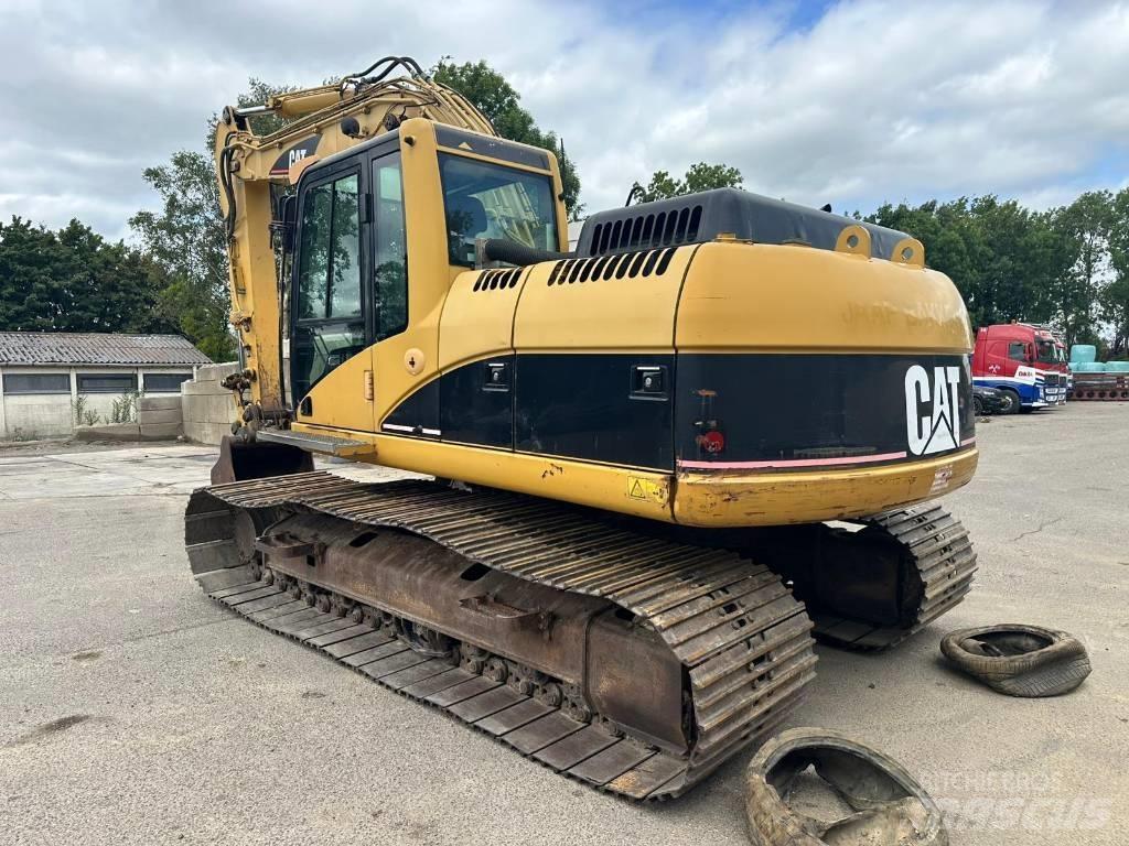CAT 318 C L حفارات زحافة