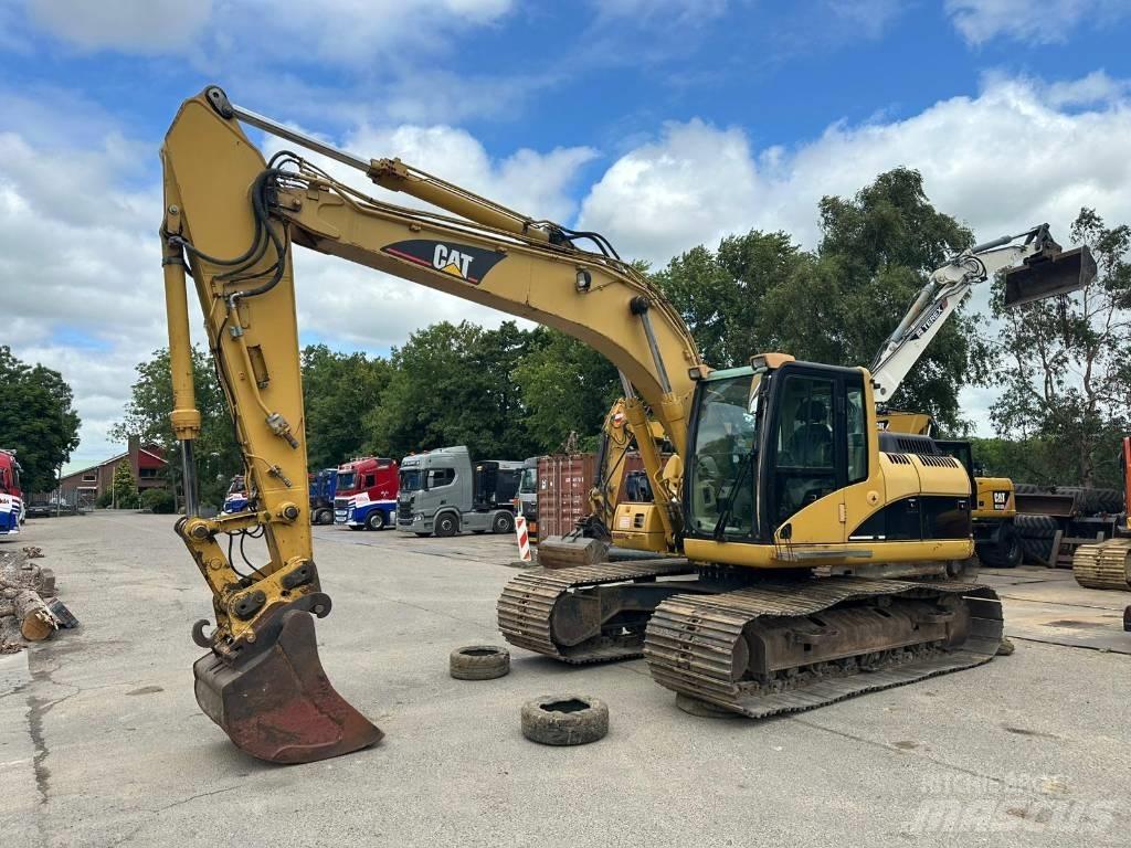 CAT 318 C L حفارات زحافة