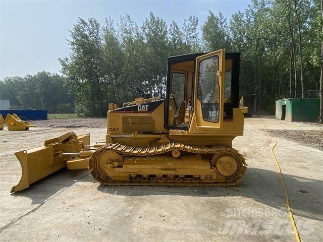 CAT D 5 G بلدوزرات مجنزرة