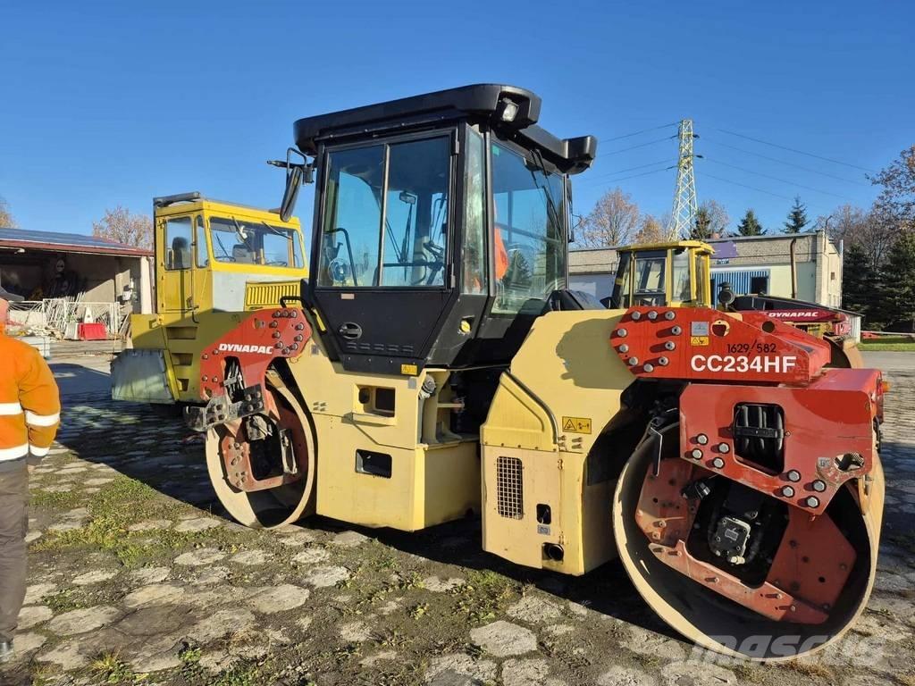 Dynapac CC 234 HF مداحل ثنائية الاسطوانة
