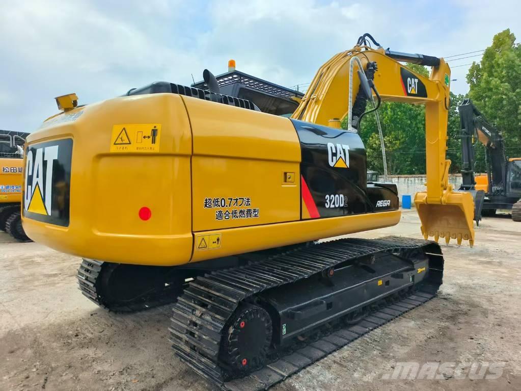 CAT 320 D حفارات زحافة