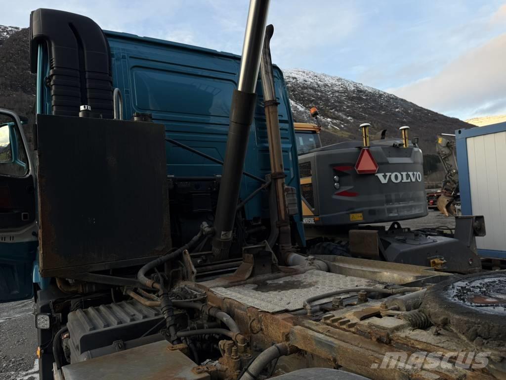 Volvo FH 16 550 6x2 شاحنات قلابة
