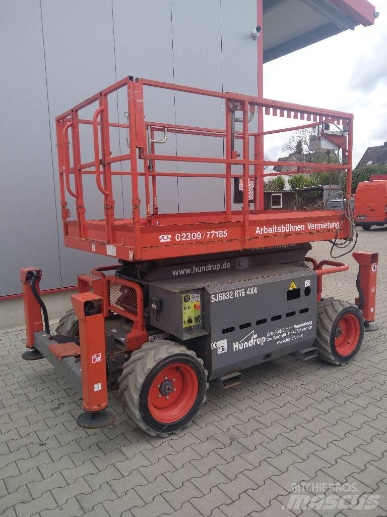 SkyJack SJ 6832 RTE رافعات مقصية الشكل
