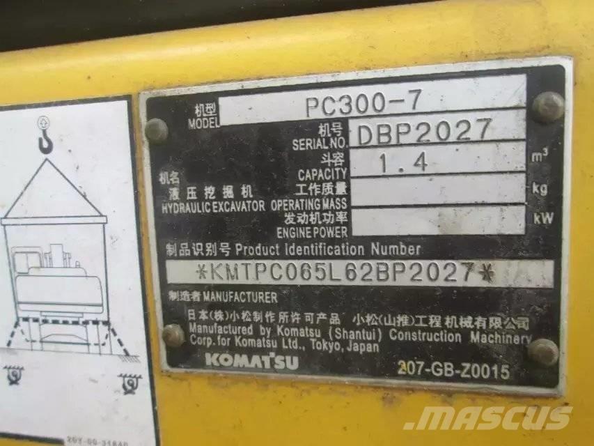 Komatsu PC 300-7 حفارات زحافة