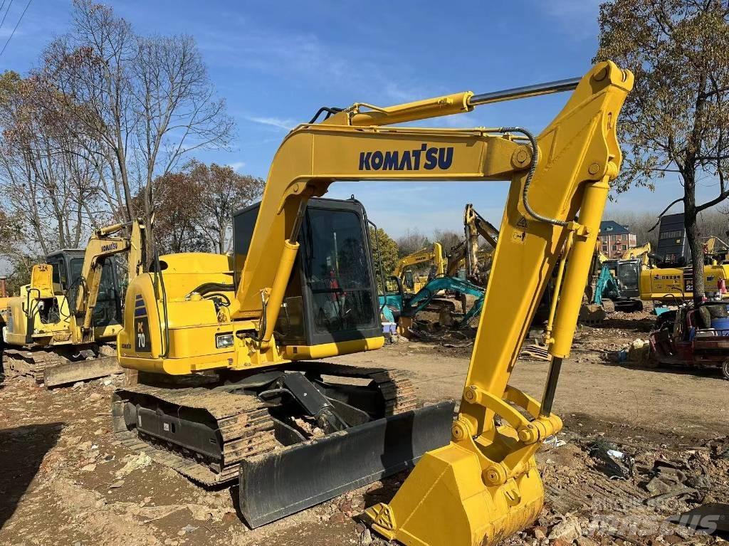 Komatsu PC 70 حفارات وسط 7 طن - 12 طن