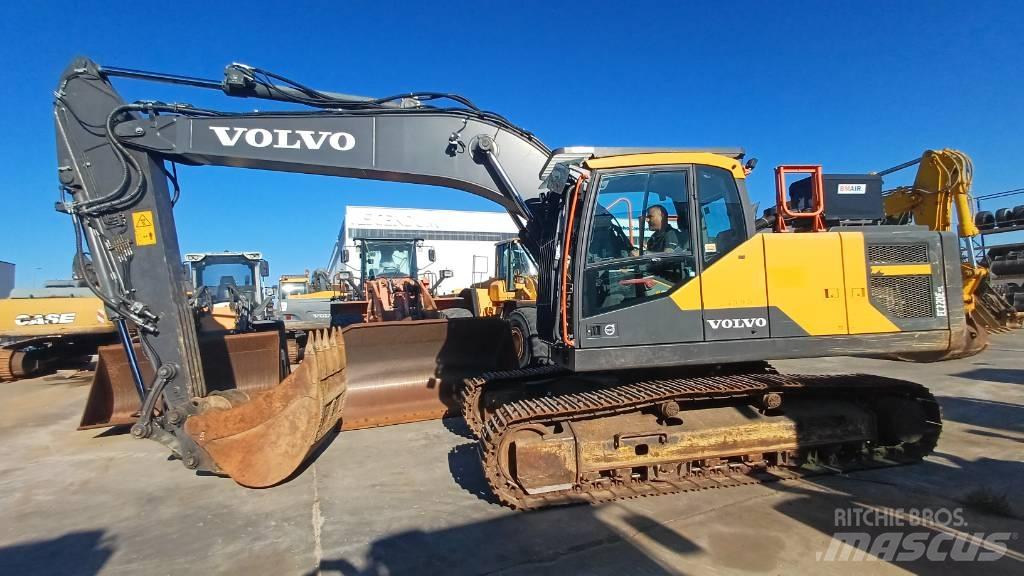 Volvo EC 220 E حفارات زحافة