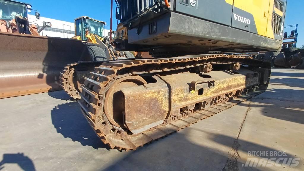 Volvo EC 220 E حفارات زحافة