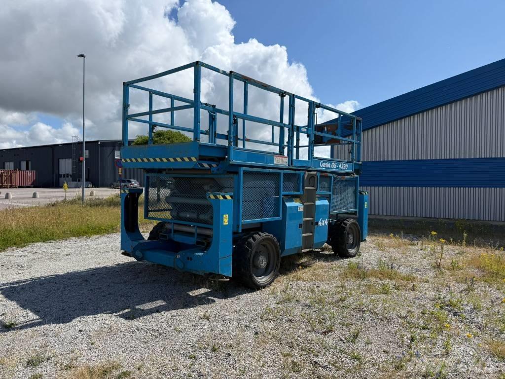 Genie GS 4390 رافعات مقصية الشكل