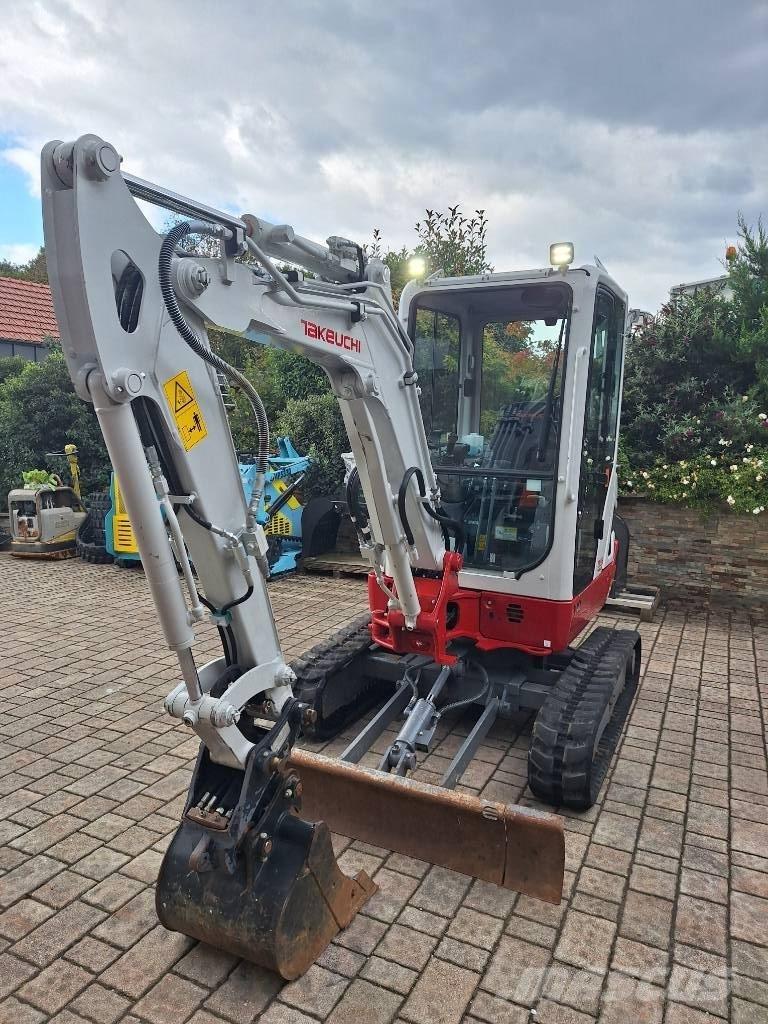 Takeuchi TB 225 حفارات صغيرة أقل من 7 طن (حفارات صغيرة)
