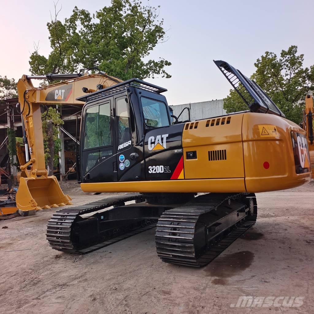 CAT 320 D2L حفارات زحافة