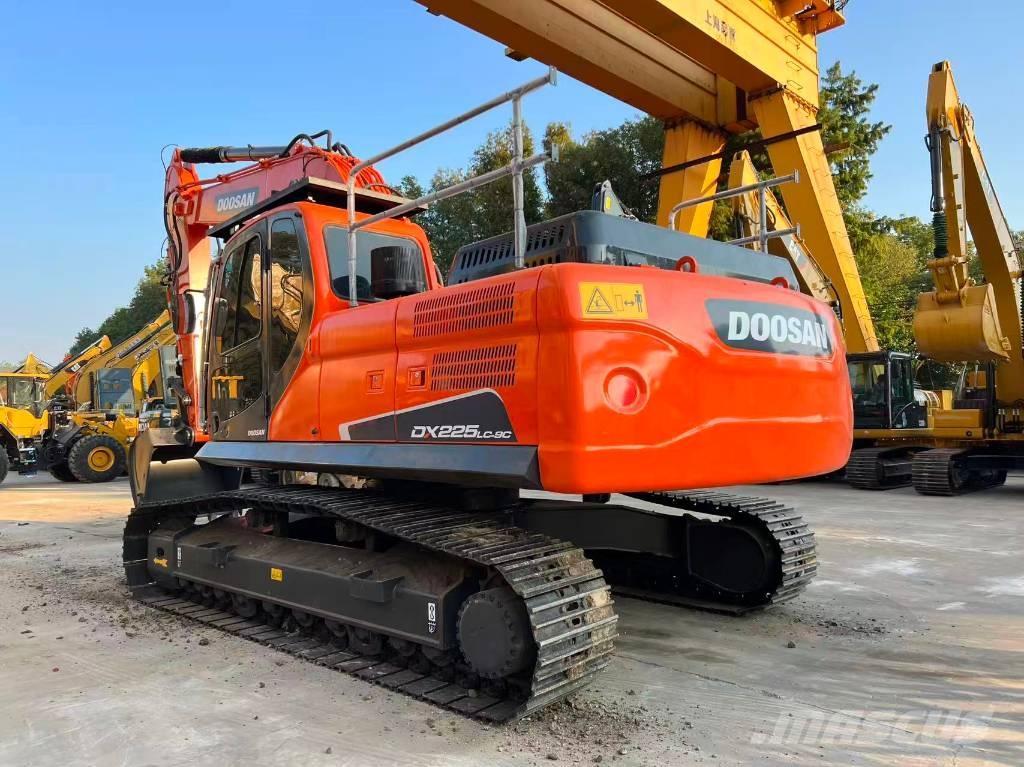 Doosan DX225LC-9C حفارات وسط 7 طن - 12 طن