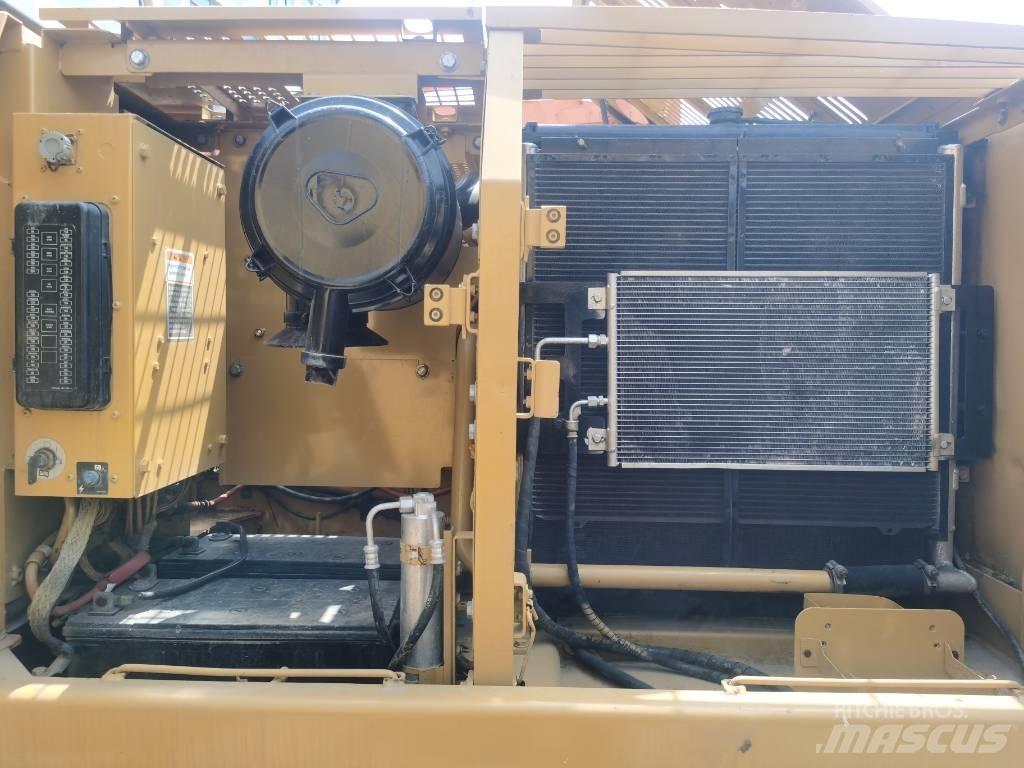 CAT 320 C L حفارات زحافة