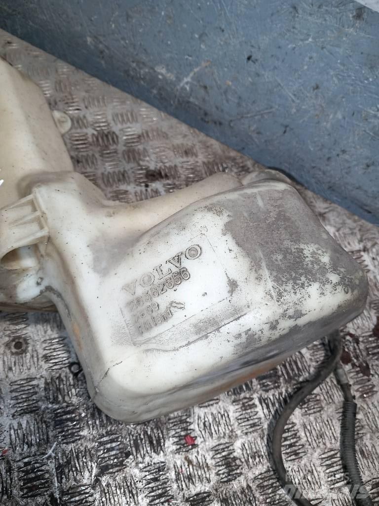 Volvo FH 12    20382656 كابينة والداخلية
