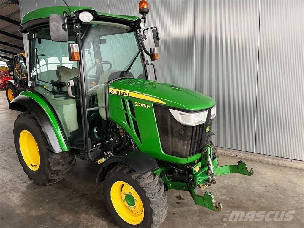 John Deere 3045 R الجرارات