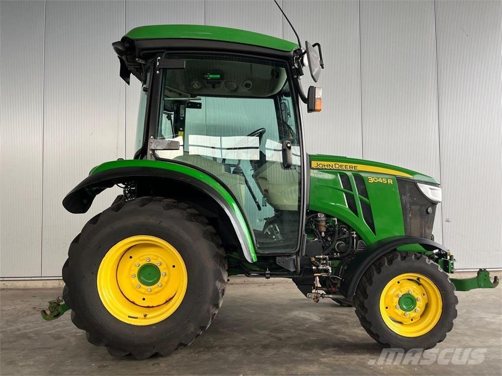 John Deere 3045 R الجرارات