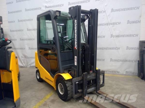 Jungheinrich TFG 320 شاحنات LPG