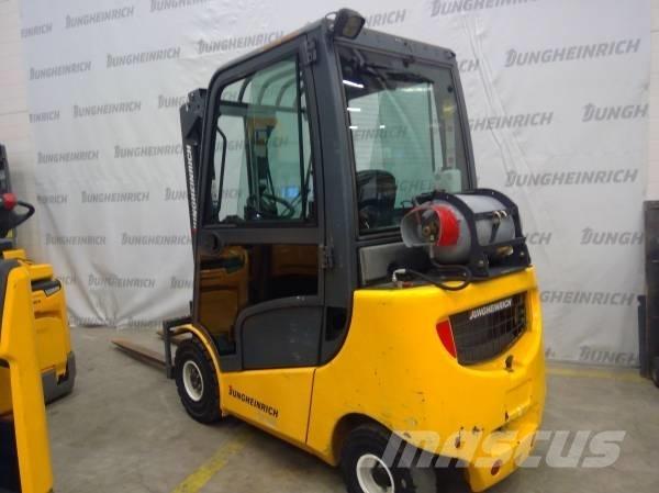 Jungheinrich TFG 320 شاحنات LPG