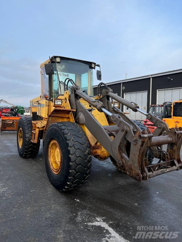 Volvo L90 B لوادر بعجل