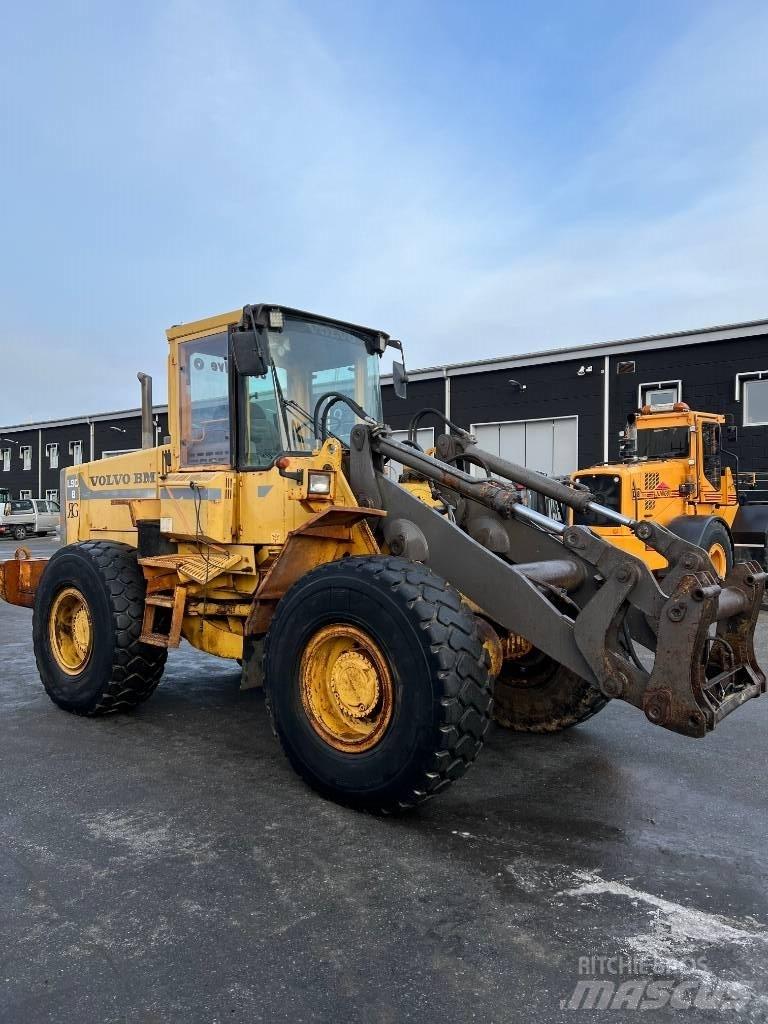 Volvo L90 B لوادر بعجل