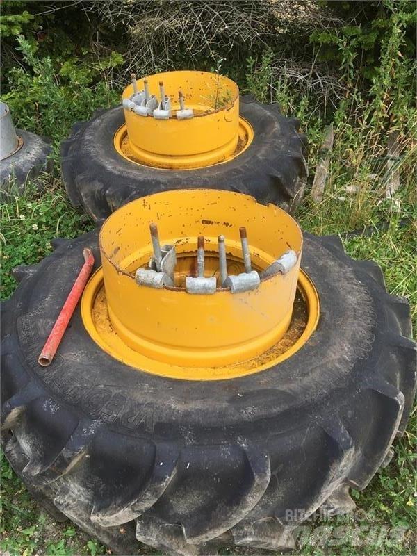 Vredestein 420/85-30 الإطارات والعجلات والحافات