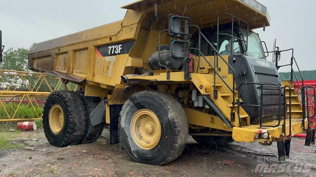 CAT 773 F ساحبات مفصلية