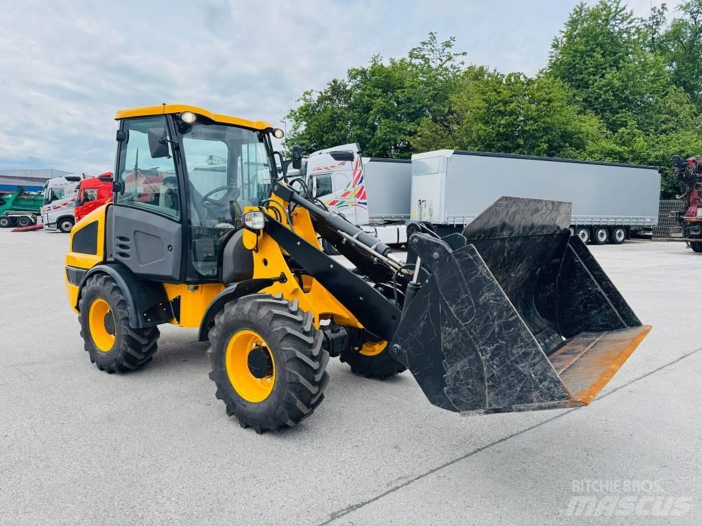 JCB 406 لوادر بعجل