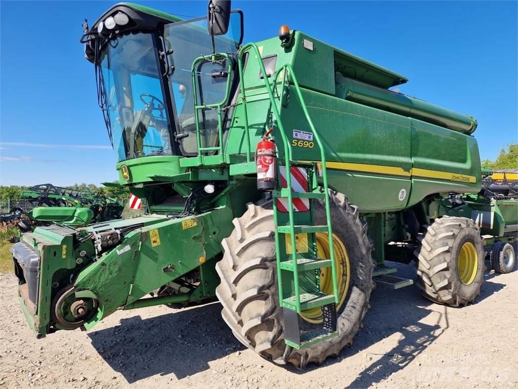 John Deere S690 حصادات