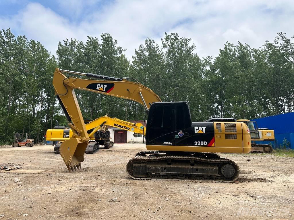 CAT 320D حفارات زحافة