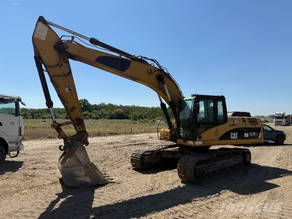 CAT 324 D حفارات زحافة