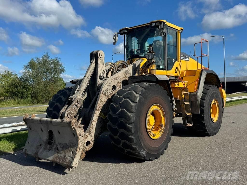 Volvo L220H لوادر بعجل