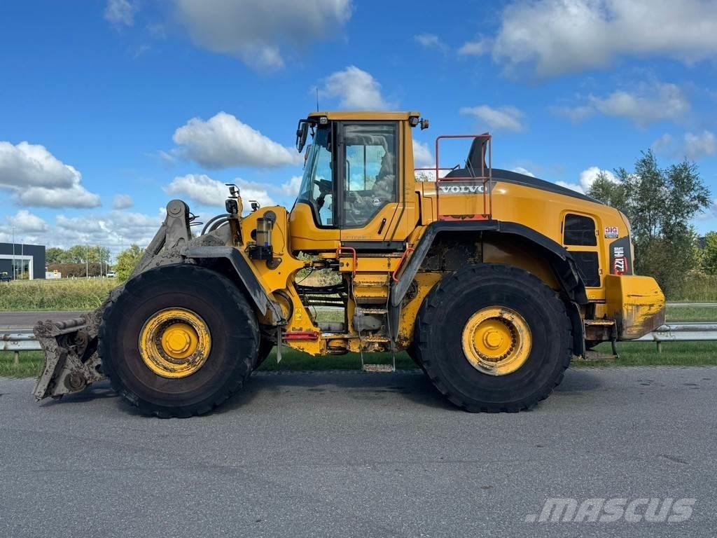 Volvo L220H لوادر بعجل