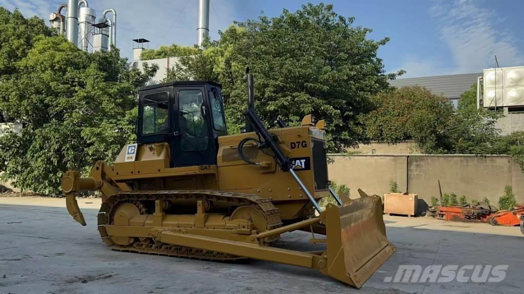 CAT D 7 G بلدوزرات مجنزرة